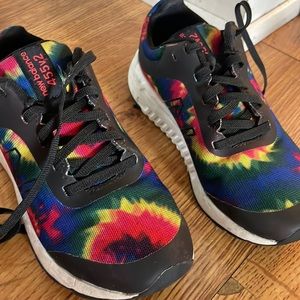 Boys new balance tie dye shoe.